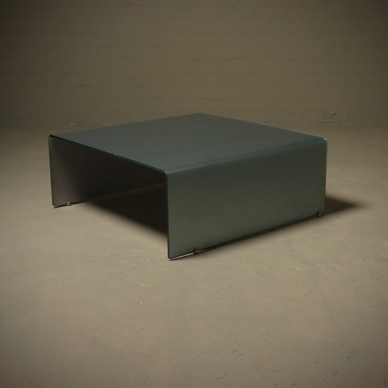 Italian modern coffee table from the 1980s. The table is made from a single sheet of thick bent glass with a classic waterfall form.
